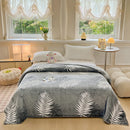 Multifunctional velvet blanket with snowflake print.